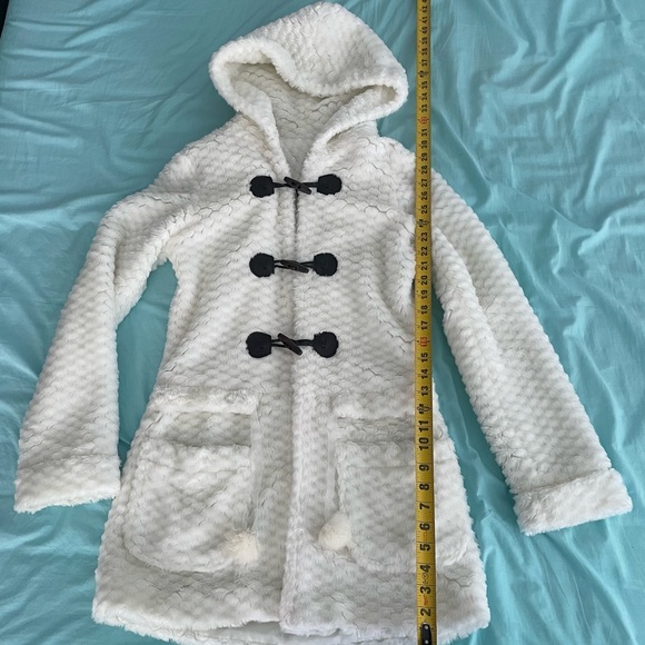 Fur coat with hood - Picture 7 of 11